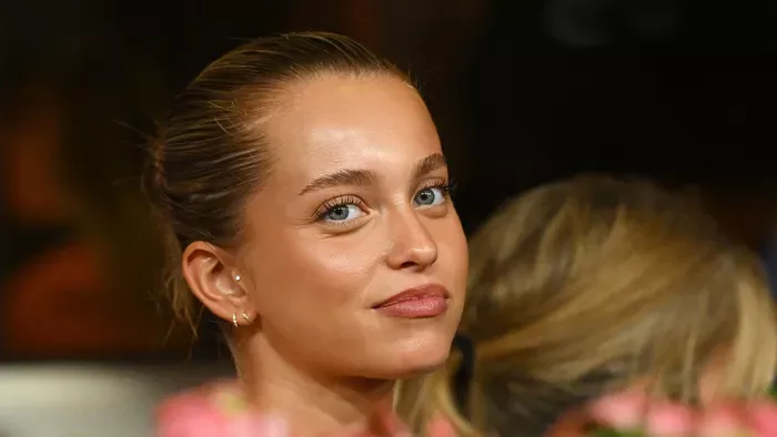 Melltartó nélkül állt kamerák elé az F1-es exbarátnő