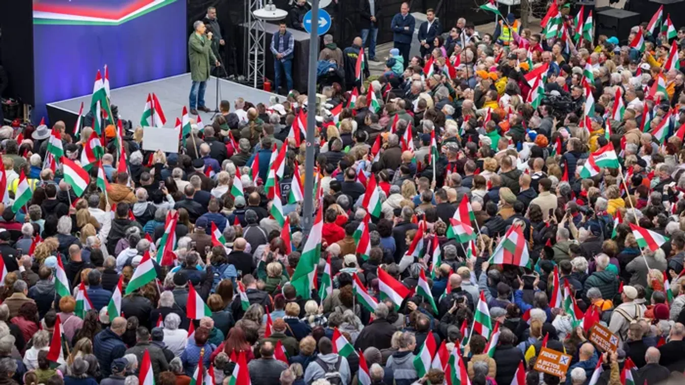 Narancssárgába borult Hódmezővásárhely Orbán Viktor beszéde alatt