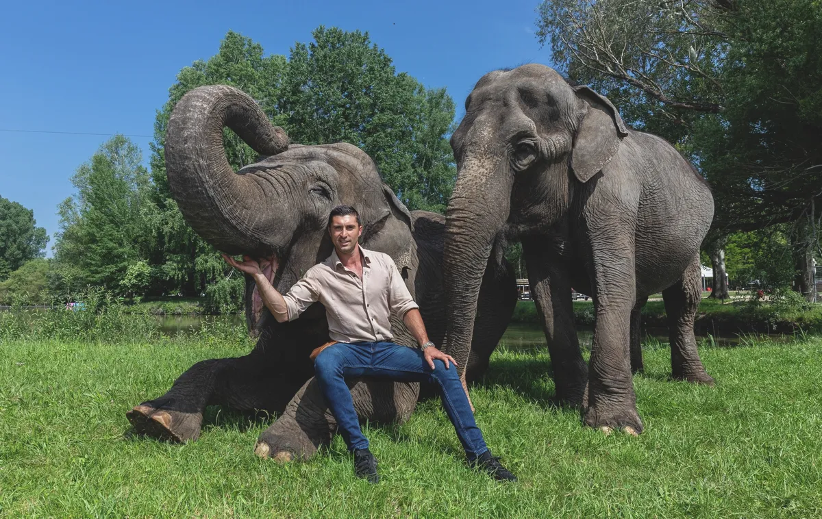 Richter József alig várja, hogy kisfiát is megismertesse majd az álllatokkal.