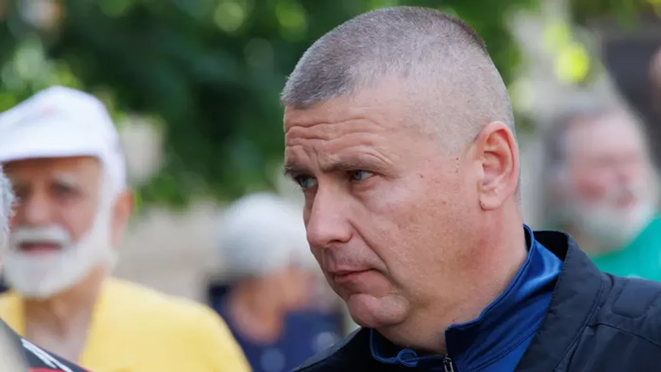 Videó: így rohant el a HírTV riportere elől Ruszin-Szendi Romulusz