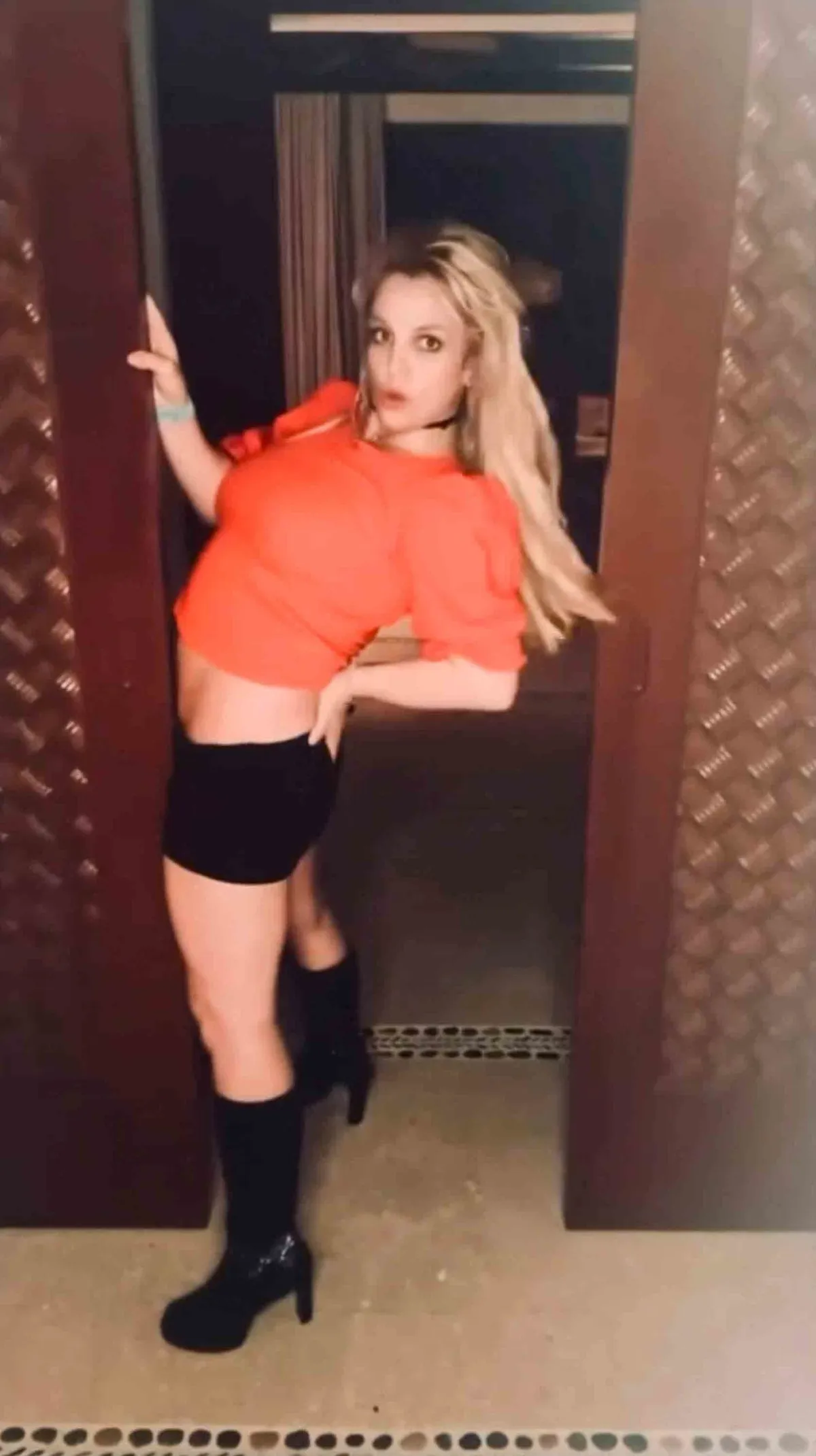 Britney Spears Instagram oldalára feltöltött bizarr táncos videók hatalmas aggodalmat keltenek a rajongókban