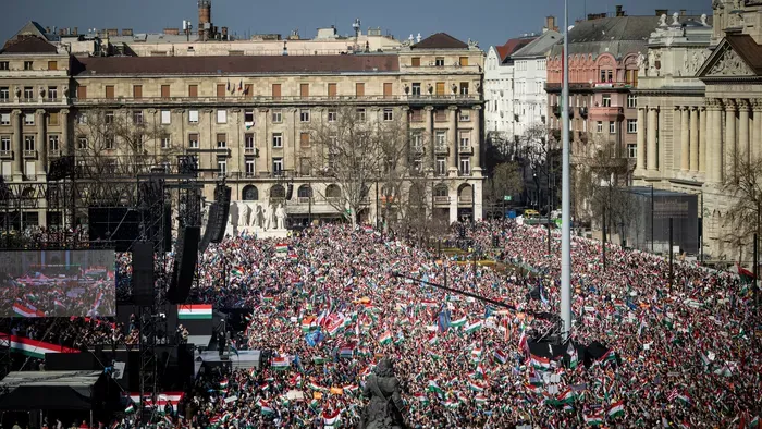 Elképesztő drónvideón a Békemenet!