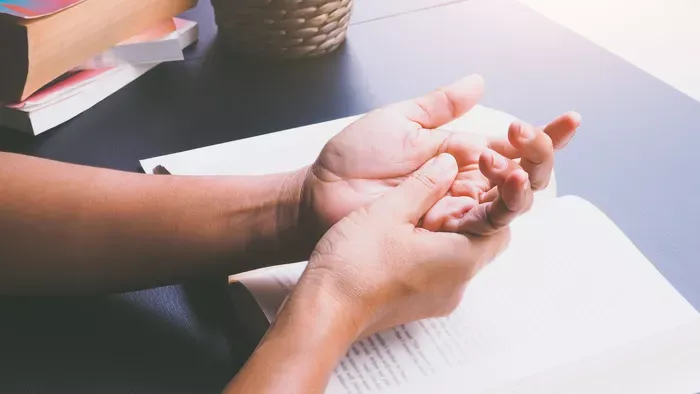 Ez az ártatlannak tűnő tünet súlyos betegséget jelezhet