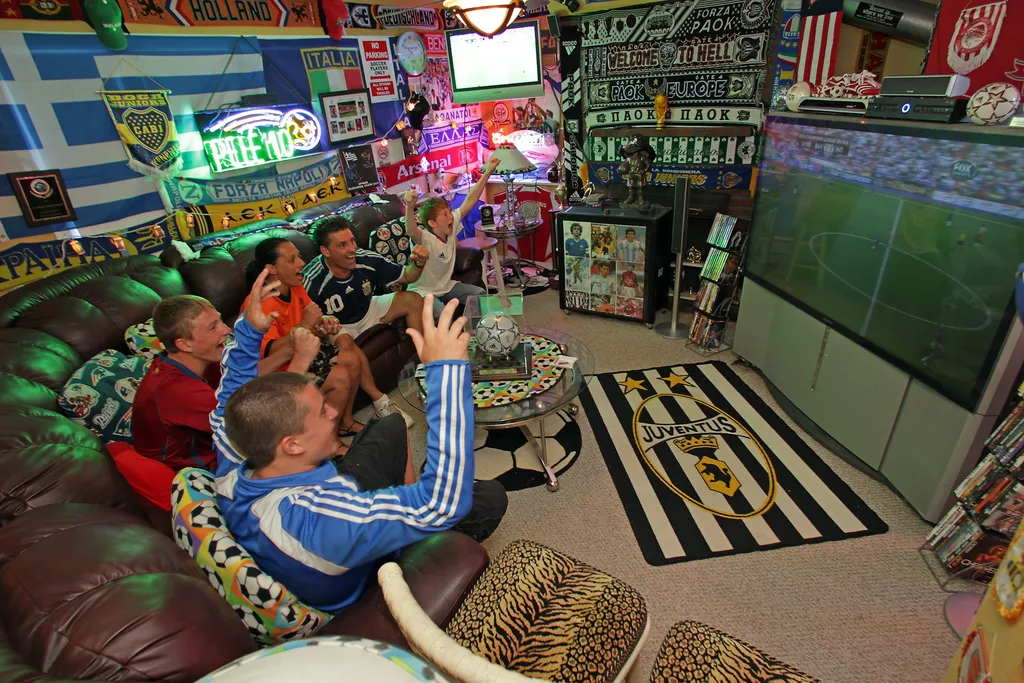 Azoknak, akik nagyon szeretik a focit.
