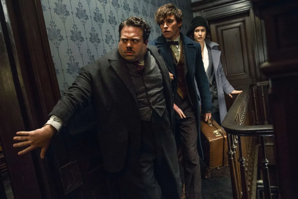DAN FOGLER , KATHERINE WATERSTON  and EDDIE REDMAYNE  in FANTASTIC BEASTS AND WHERE TO FIND THEM (2016).