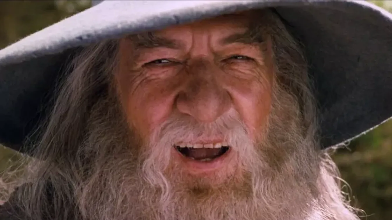 Sokkoló! Félmeztelenül, borral a kezében posztolt videót Gandalf