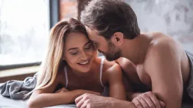 A vágy fokozása egyetlen gyertyalánggal? Ez a libidónövelő technika garantáltan felforrósítja a hangulatot