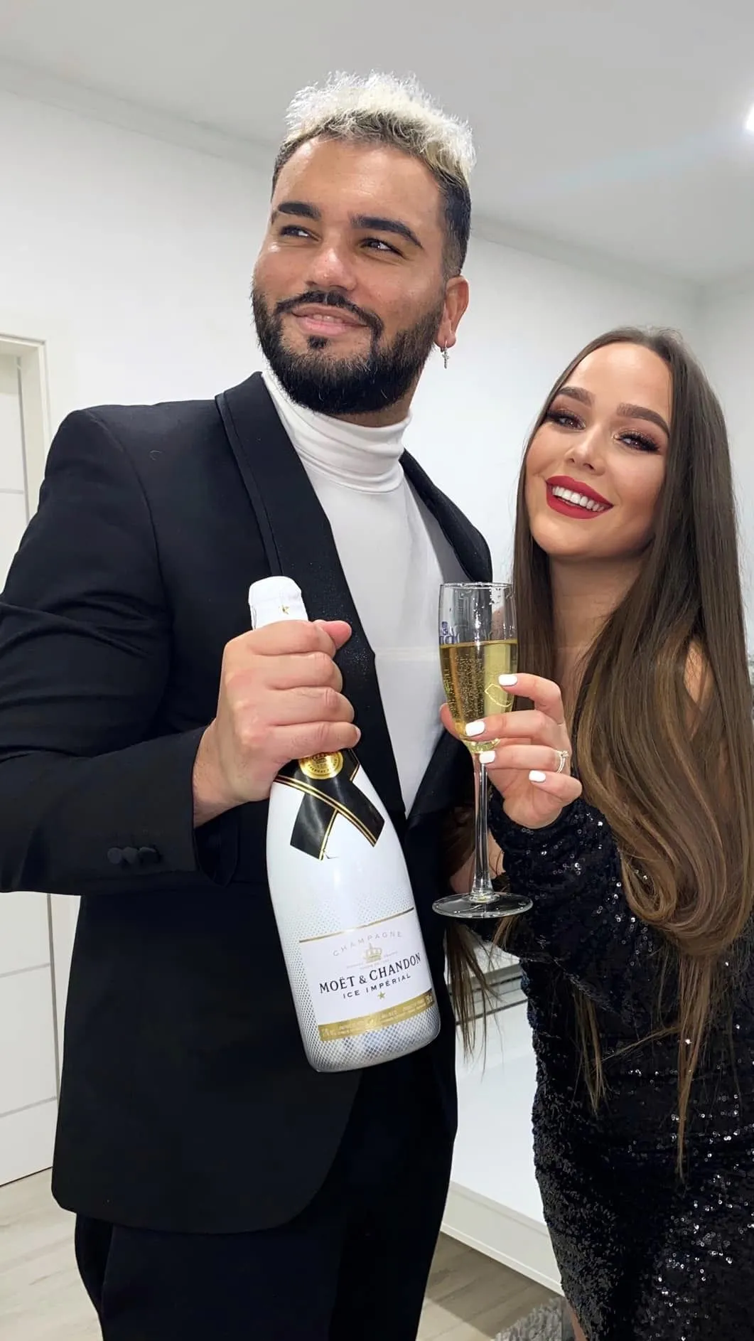 Herceg Dávid és felesége Dubajban ünnepelték volna a házassági évfordulójukat