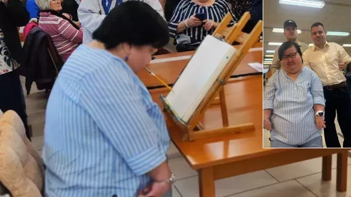 „Nevettek rajtam, de nem zavart” – donga végtagokkal lett kétgyermekes édesanya, ma szájjal festi újra a világot Dóra