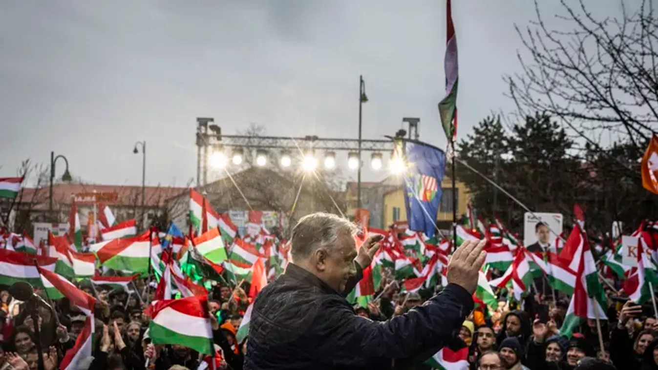 Ennyi ázó kapucnit még nem láttunk politikai gyűlésen