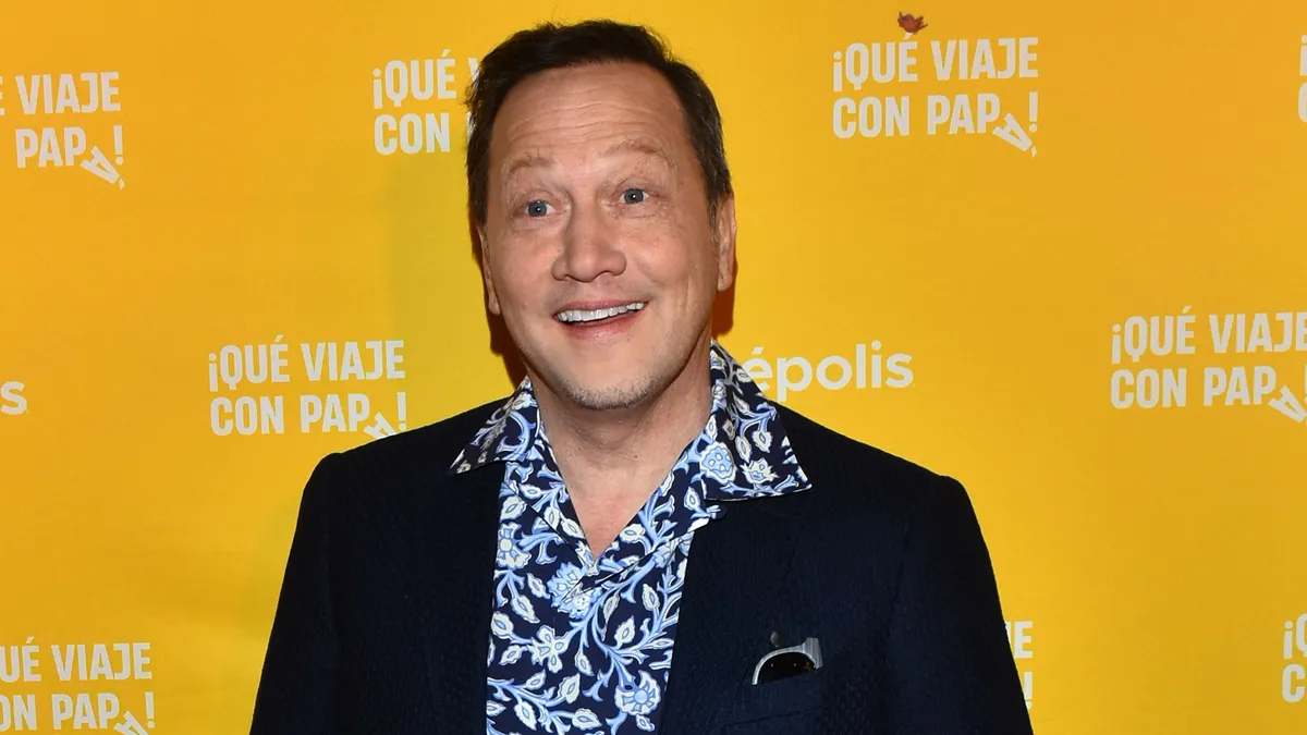 Rob Schneider üzent Orbán Viktornak.