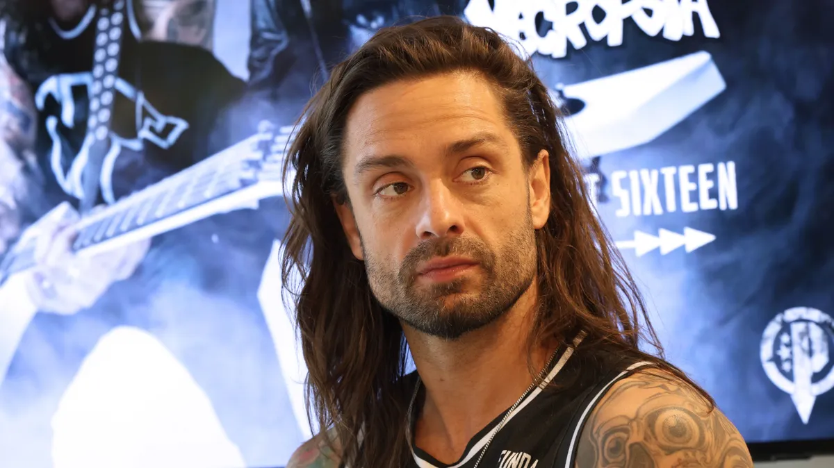 A Tankcsapda új gitárosa Brad Pitt-testtel robban be a köztudatba