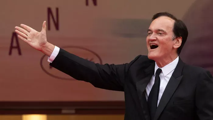 Quentin Tarantino lila műfallosszal terrorizálja színészeit