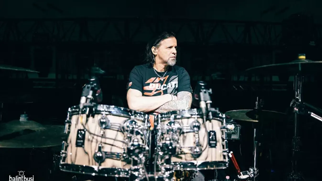 Először lépett fel velük az új gitáros, félbe kellett szakítani a Tankcsapda koncertjét