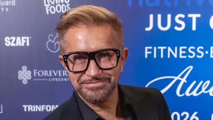 Jákob Zoltán beteg gyerekeknek visz ajándékot új Lambójával