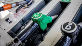 Mennyi most a benzin ára? Ki jogosult védett üzemanyagáron tankolni? Mutatjuk!