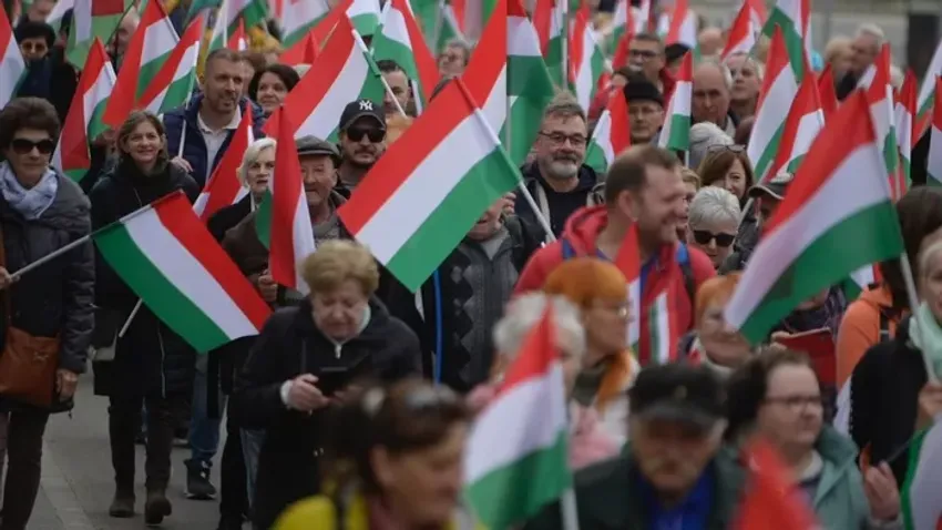 "Nem leszünk ukrán gyarmat!" - Országjárás: egyértelmű a hódmezővásárhelyi tömeg üzenete