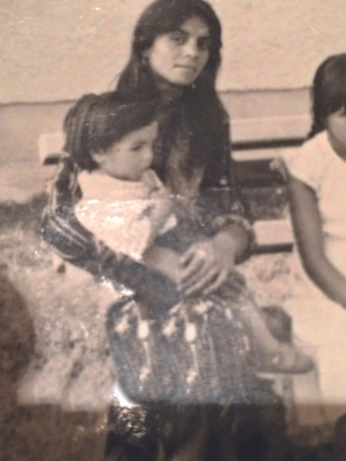 Vadász Gábor szegény cigány családból származik, édesanyjával nagyon szoros a kapcsolata