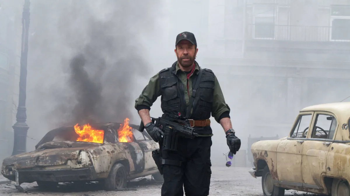 Chuck Norris utolsó filmjében egy kémügynökség kőkemény vezérét alakítja, és saját bevallása szerint imádta a szerepet