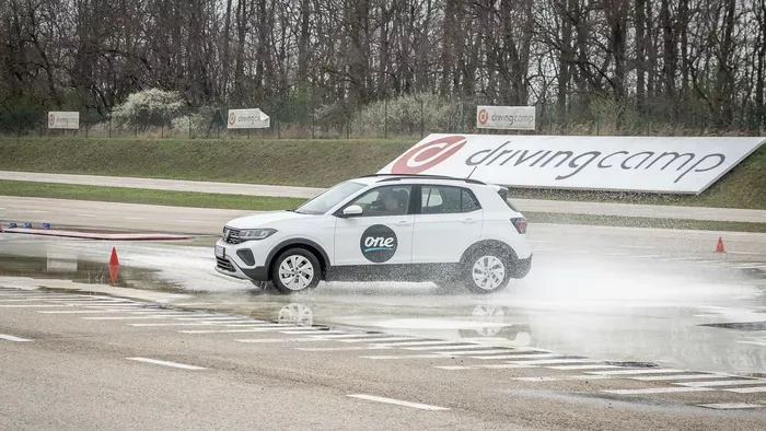 „Mobillal a kézben esélyem sem volt az autó felett”