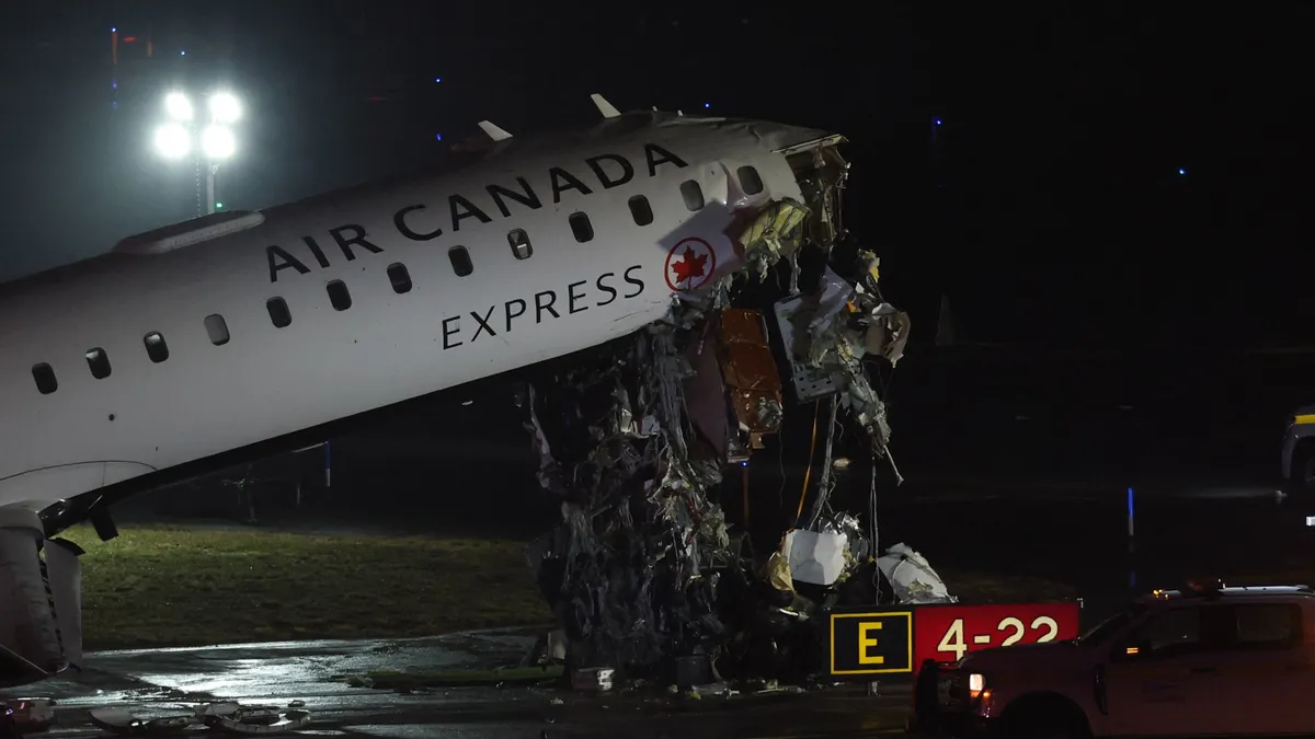 Halálos baleset a reptéren: ütközött a gép, mindkét pilóta belehalt a becsapódásba