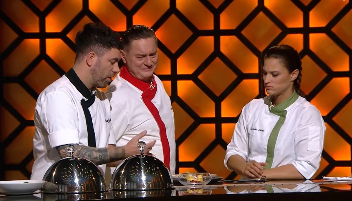 Krausz Gábor undorodik a versenyzők ételeitől, már Vomberg Frigyes is rosszul van.