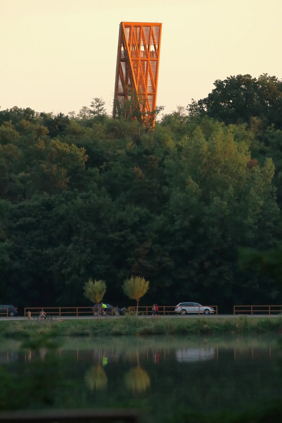 Kilátó a Naplás-tó mellet.