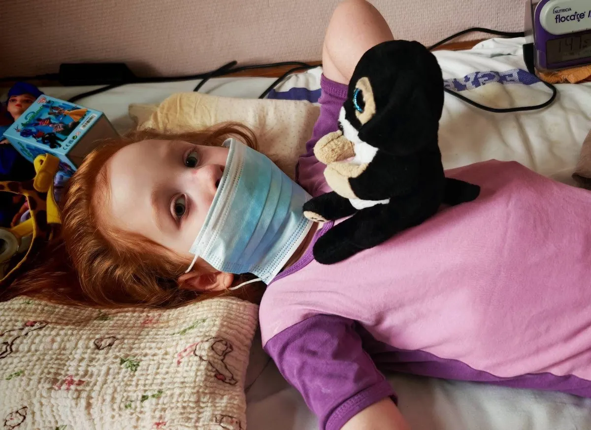 Az RSV-fertőzés Lilit súlyosan legyengítette, kórházi kezelésre szorult, és az SMA miatt különösen nehéz, hosszan tartó felépülési időszak elé állította. 