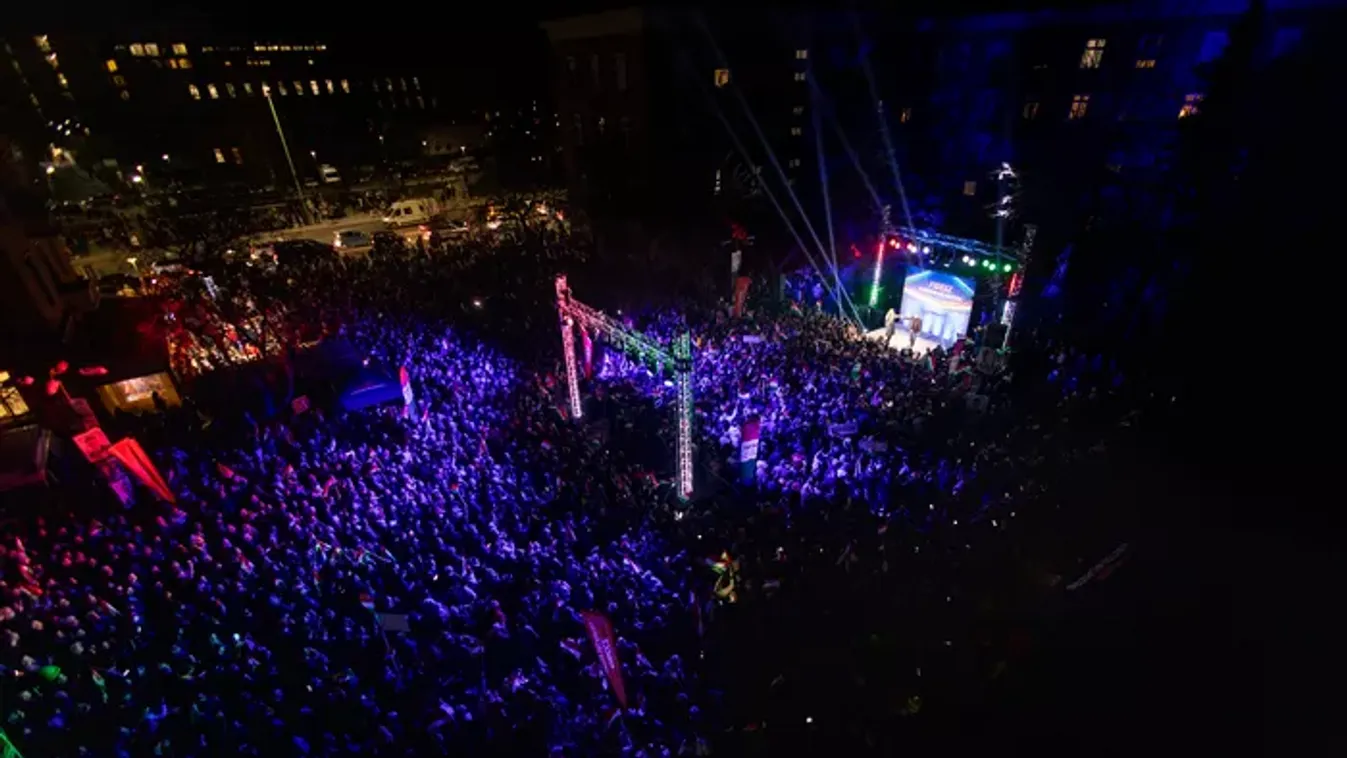 Magyar Péternek megint ki kell találnia valami kamu mesét: Dunaújvárosban is telt ház várja Orbán Viktort!