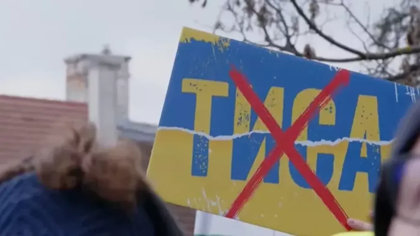 Különleges tábla bukkant fel Orbán Viktor veszprémi országjárásán