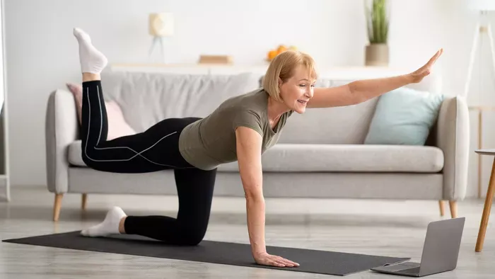  Ezekkel az egyszerű gyakorlatokkal tartsd fiatalon magad!