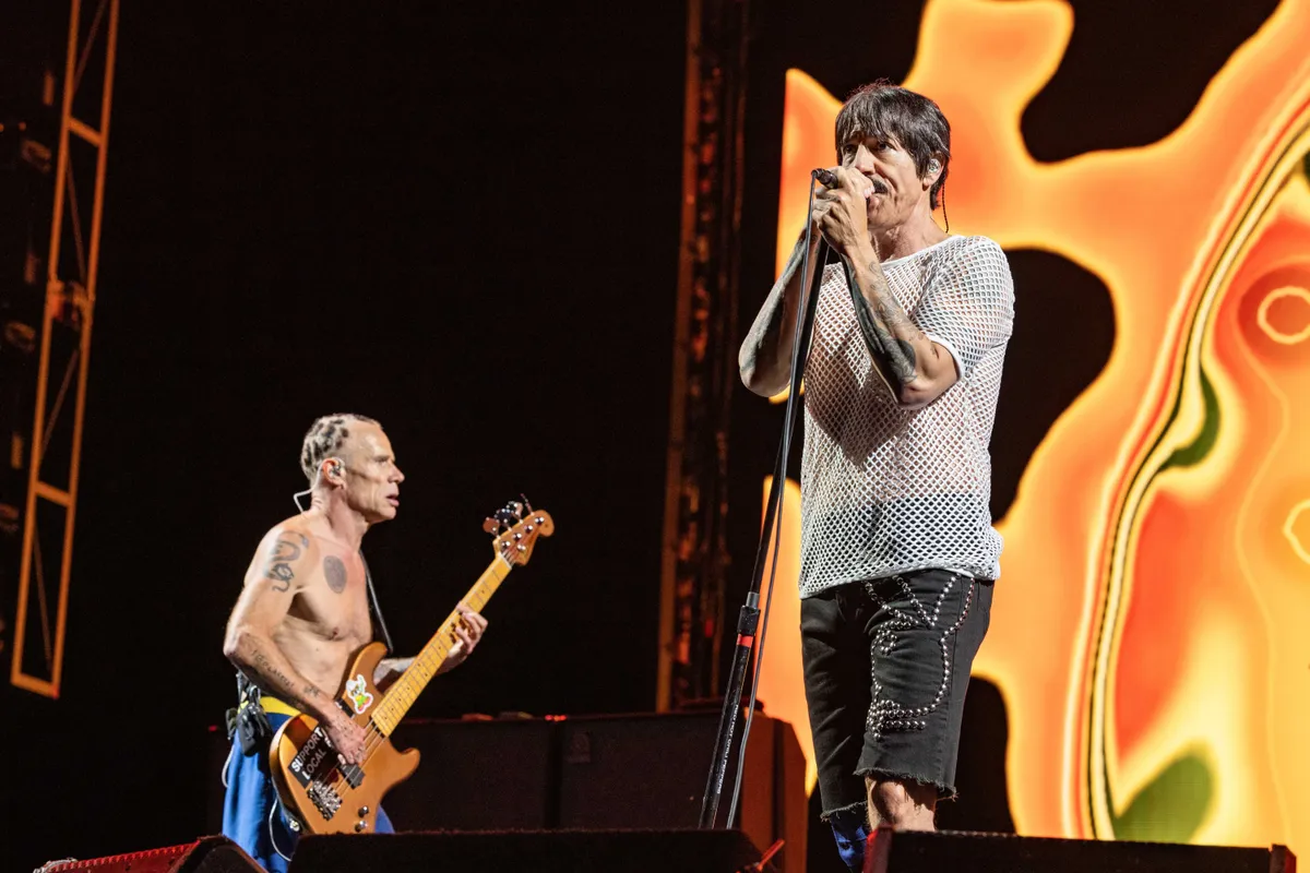 Flea és Anthony Kiedis a Red Hot Chili Peppers tagjai.