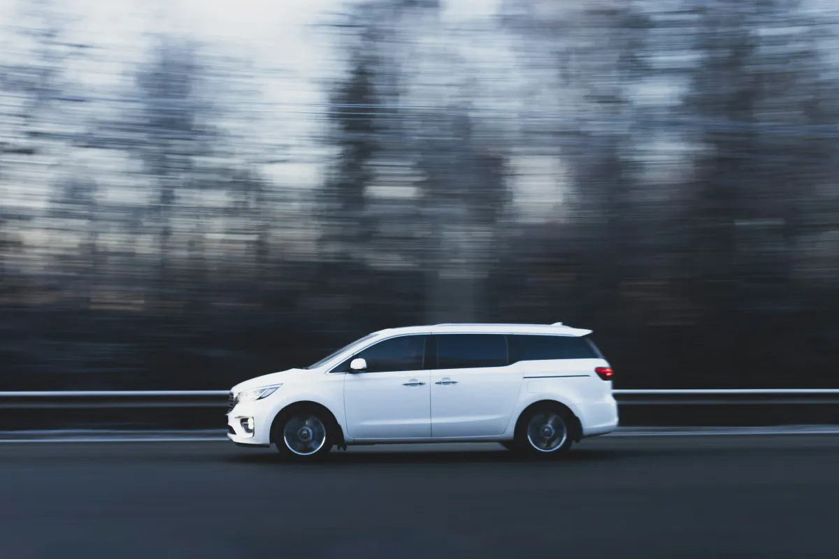 Csalók járják a vidéket.