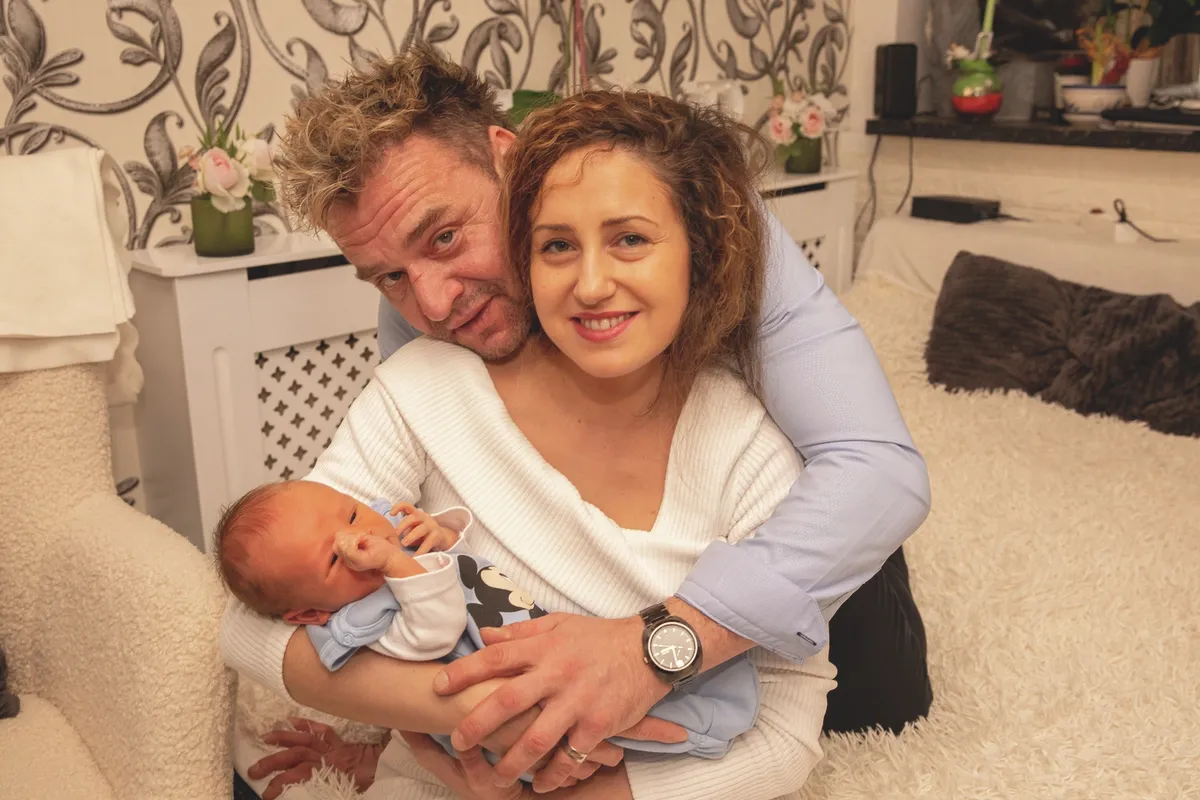 Mészáros Árpád Zsolt feleségével, kisfiával