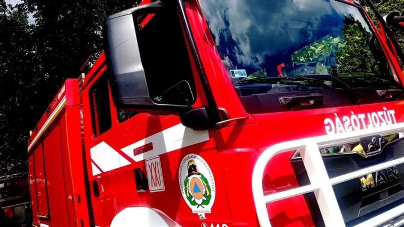 Hatalmas karambol Nyíregyházánál - feszítővágóval kellett kimenteni egy utast