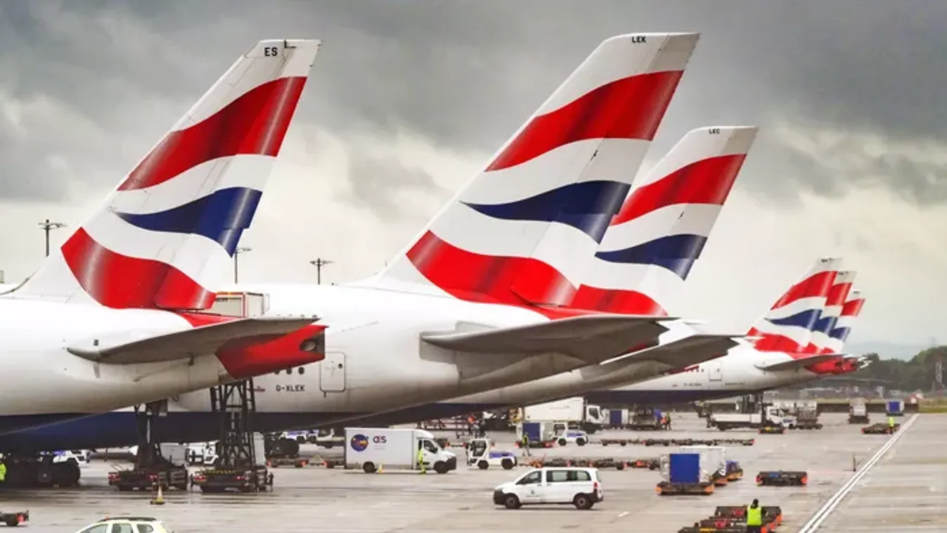 Pokoli 13 órát éltek át az utasok a repülőgépen: egy oszlásnak indult holttest okozott riadalmat