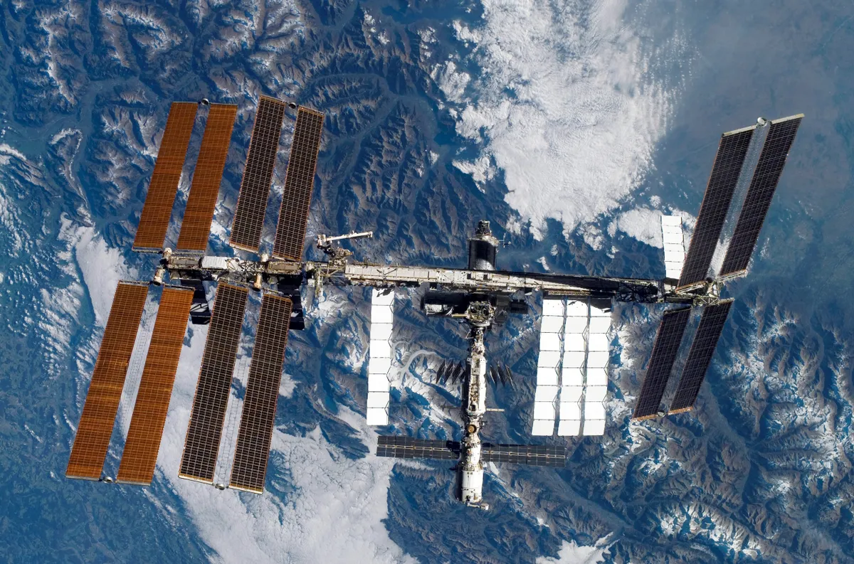 International Space Station fényes objektum