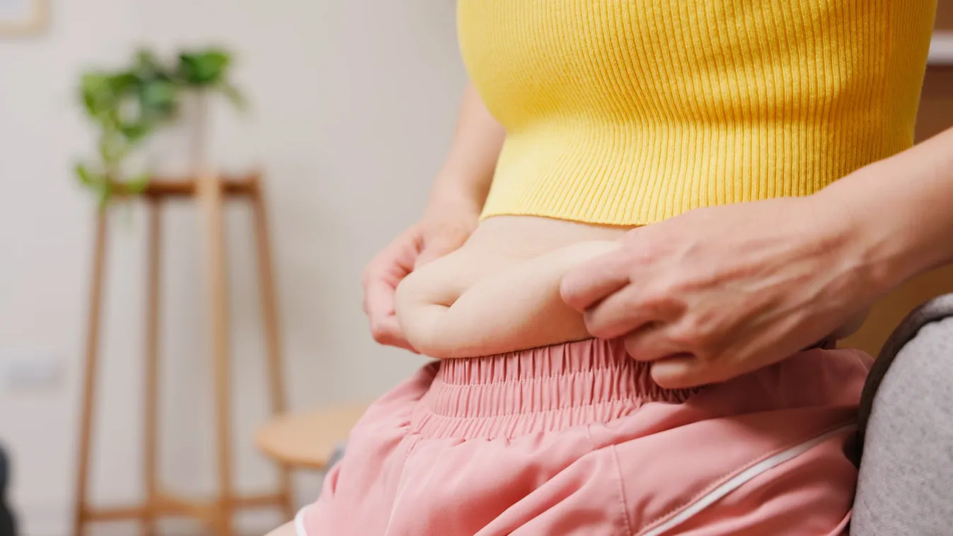 Makacs hasi zsírral küzdő nő.