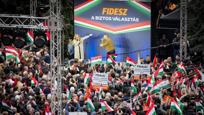 Orbán Viktor országjárása: Zúgott a taps Curtisék dala után