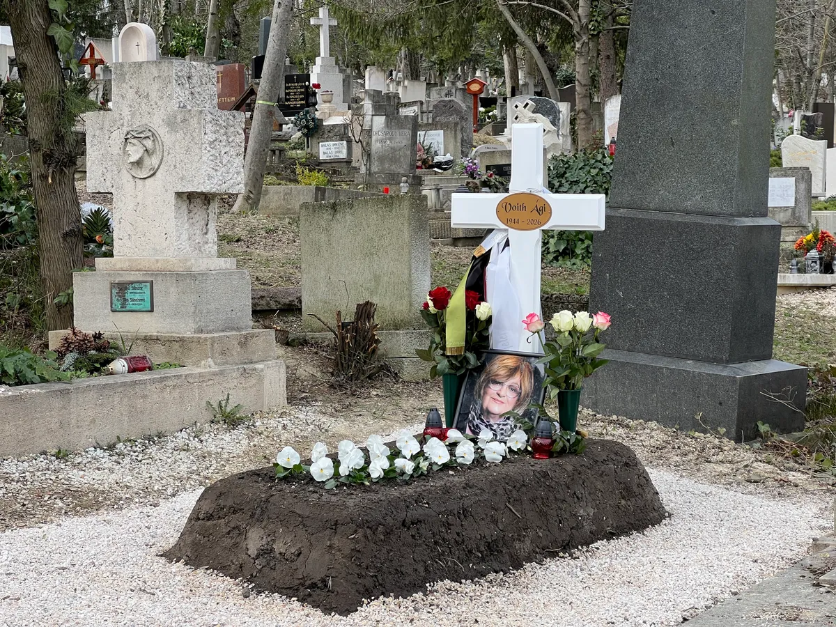  Voith Ági sírja 
 Szülinap