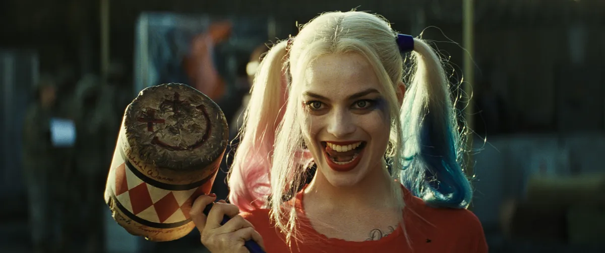Margot Robbie Harley Quinn szerepében az Öngyilkos osztagban.