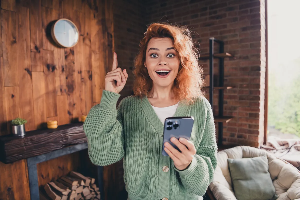 Személyiségtesztben szereplő kép egy magabiztos nőről