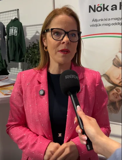 Balatoni Katalin a debreceni Háborúellenes Gyűlésen