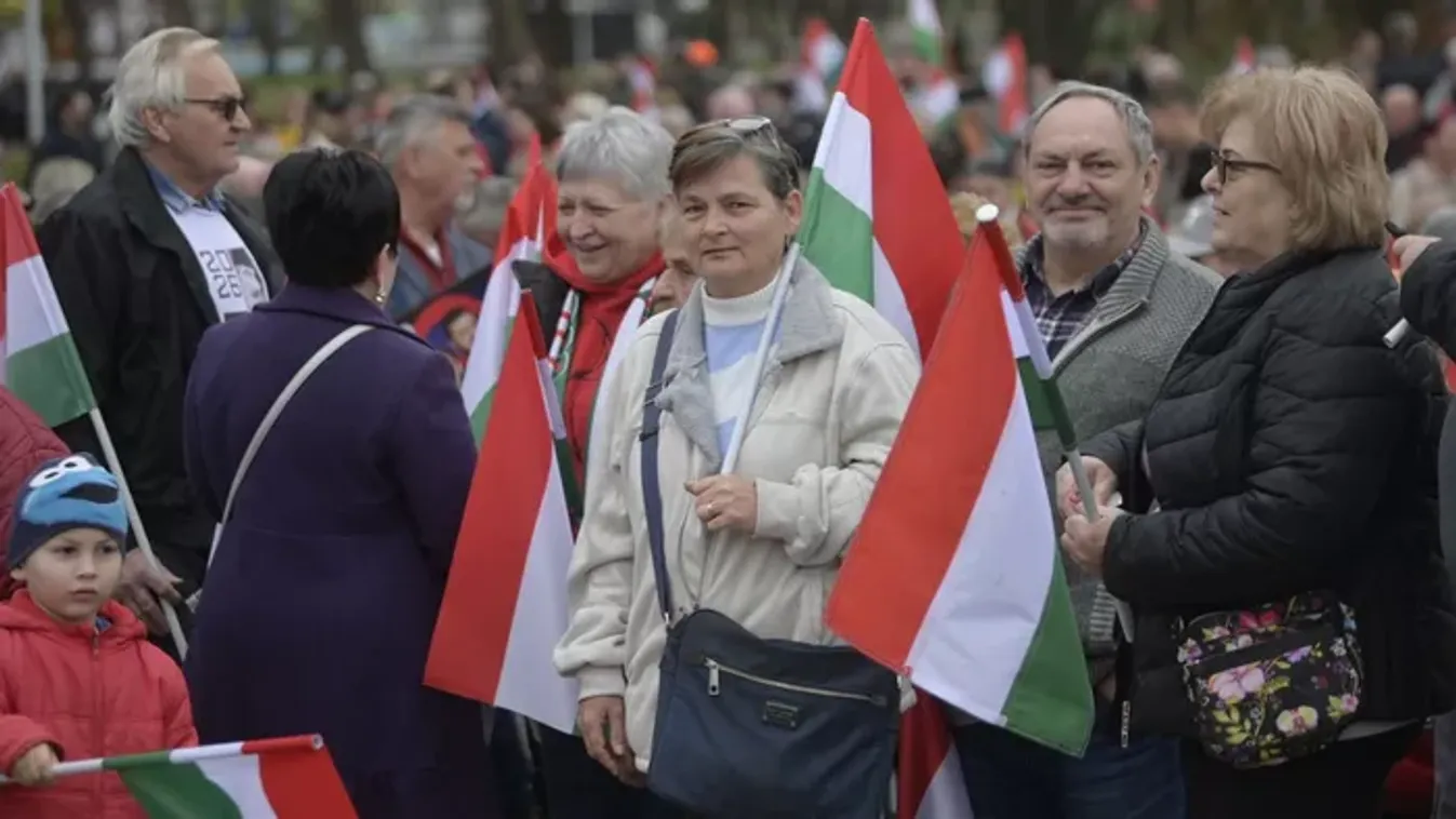 Országjárás: mindenki Orbán Viktorra kíváncsi, hatalmas tömeg gyűlt össze