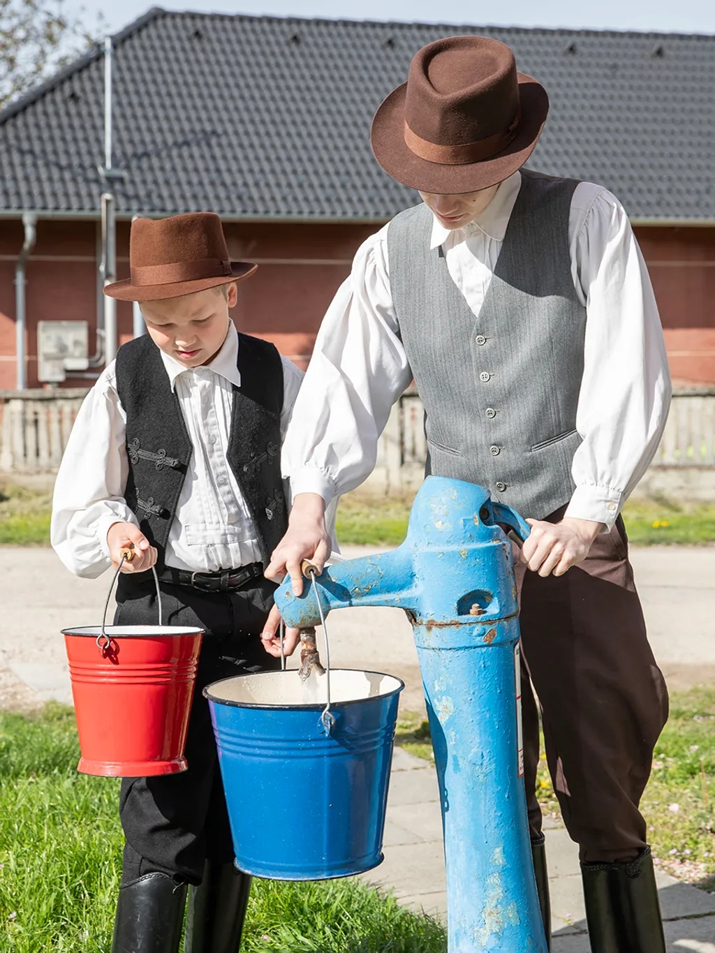 20250421 Csókakő
Húsvét, hagyományőrző locsolás,
fotó: Fehér Gábor FG 
Fejér Megyei Hírlap