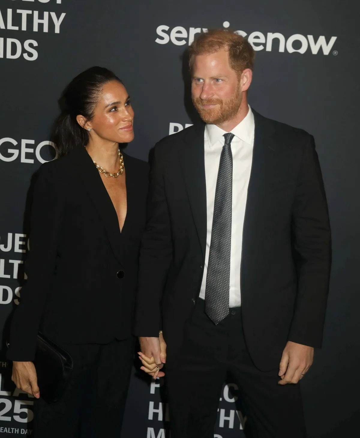 A vádak szerint Meghan Markle többször félbeszakította férjét, Harry herceget a Netflix Zoom meetingje közben