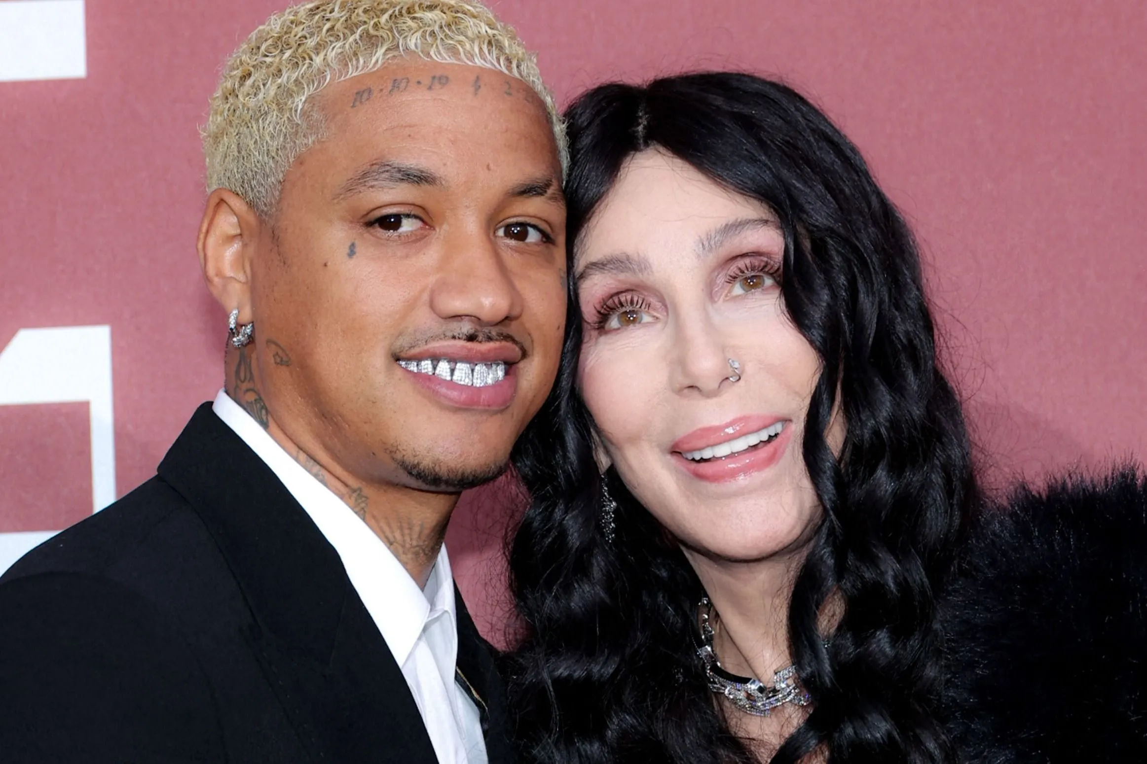 Cher titokban férjhez ment a 40 évvel fiatalabb párjához?