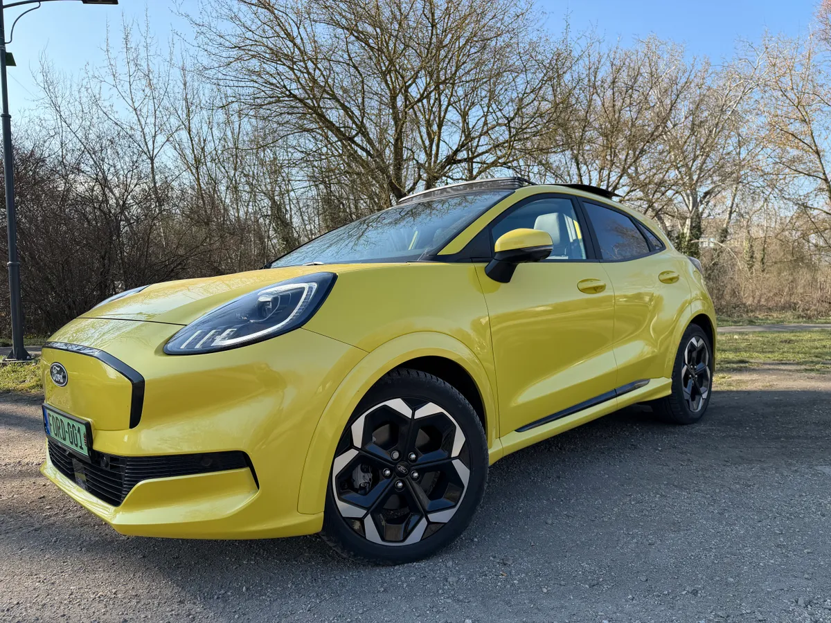 Ford Puma Gen-E teszt: egy kép az autó oldaláról.