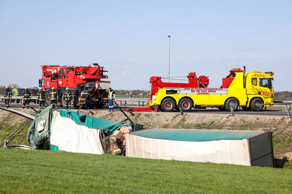 Halálos baleset történt az M4-es autópályán