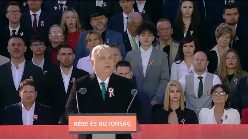 Óriási a tömeg, rengeteg sztár jelent meg a Békemeneten és az ünnepi rendezvényen